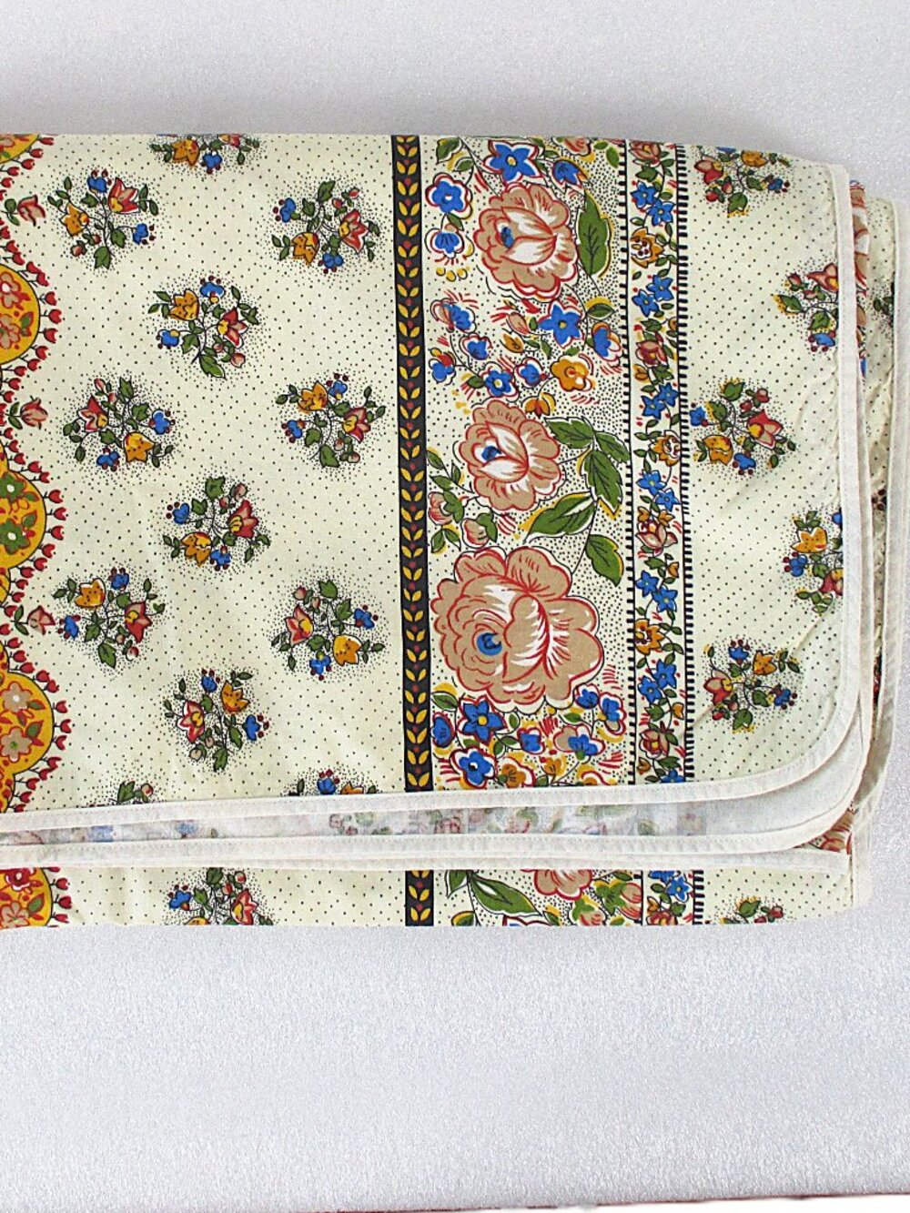 FLORAL BORDERED TABLECLOTH
